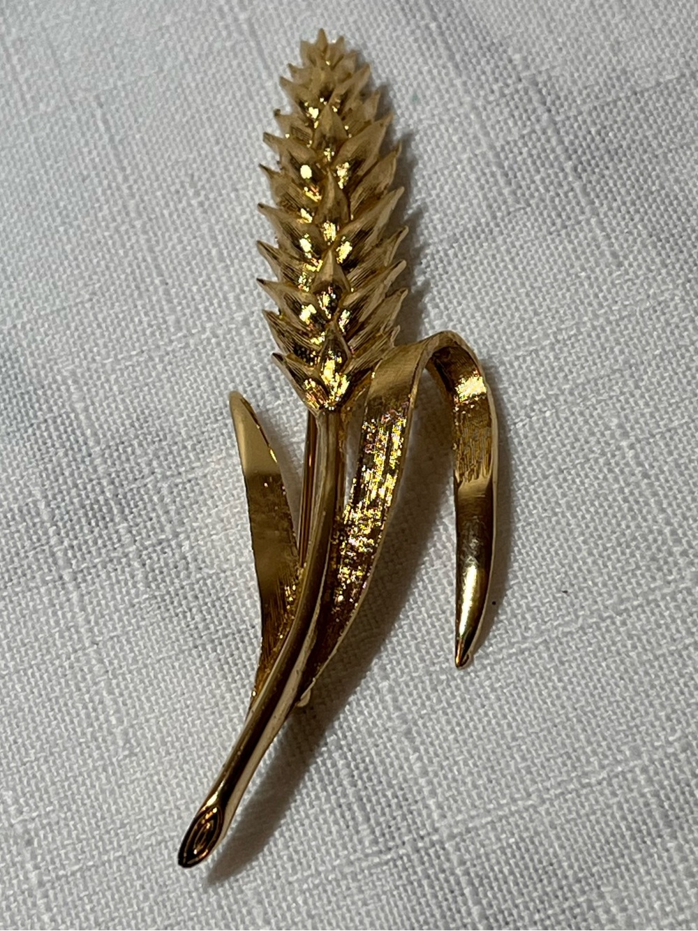 Vintage Gold Wheat Spray Brooch 
Classic